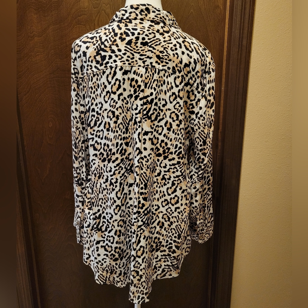Chico's Leopard Print Button Down Shirt NWT - Picture 6 of 11